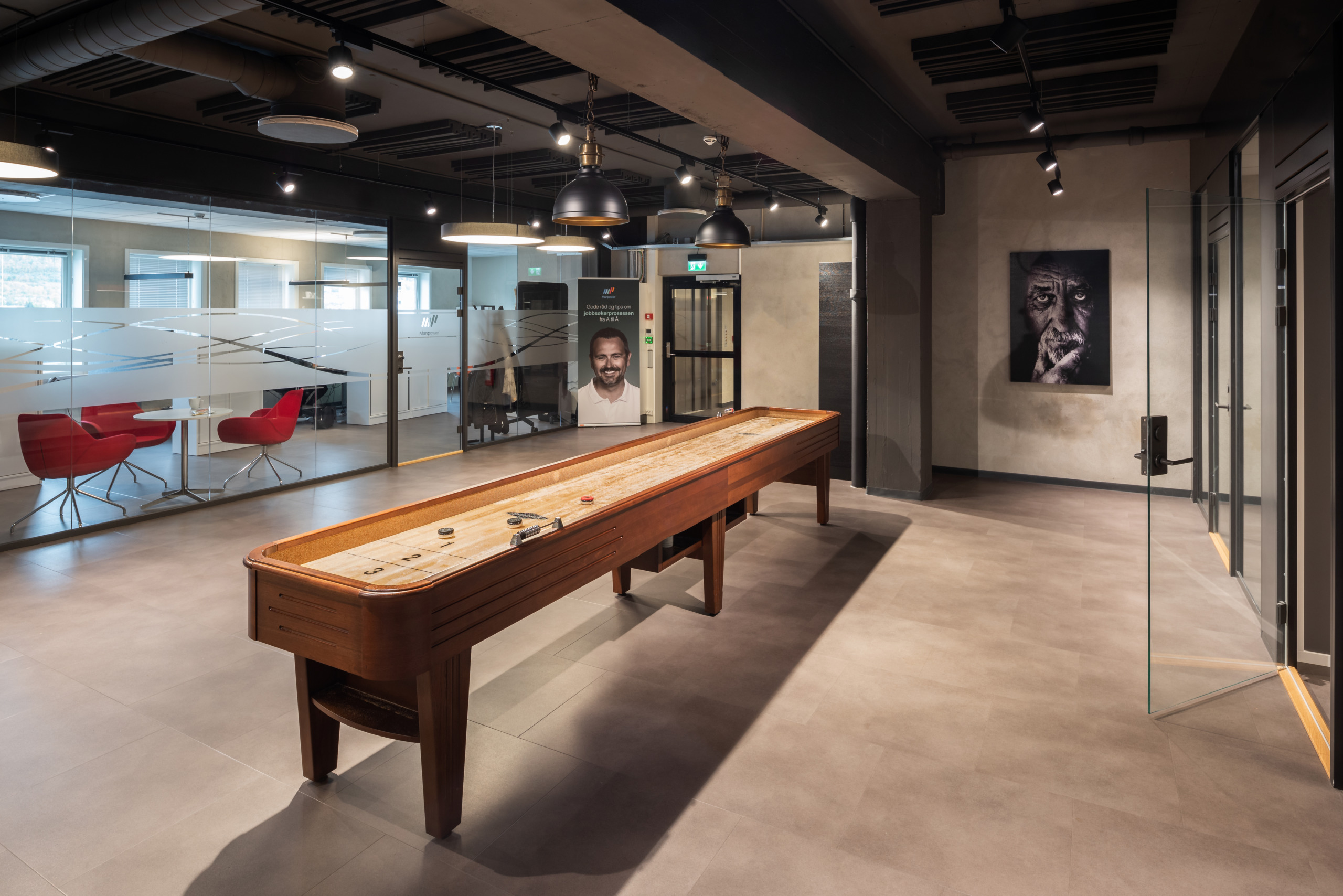 https://www.nielstorp.no/wp-content/uploads/2019/10/flow_coworking_11-scaled.jpg