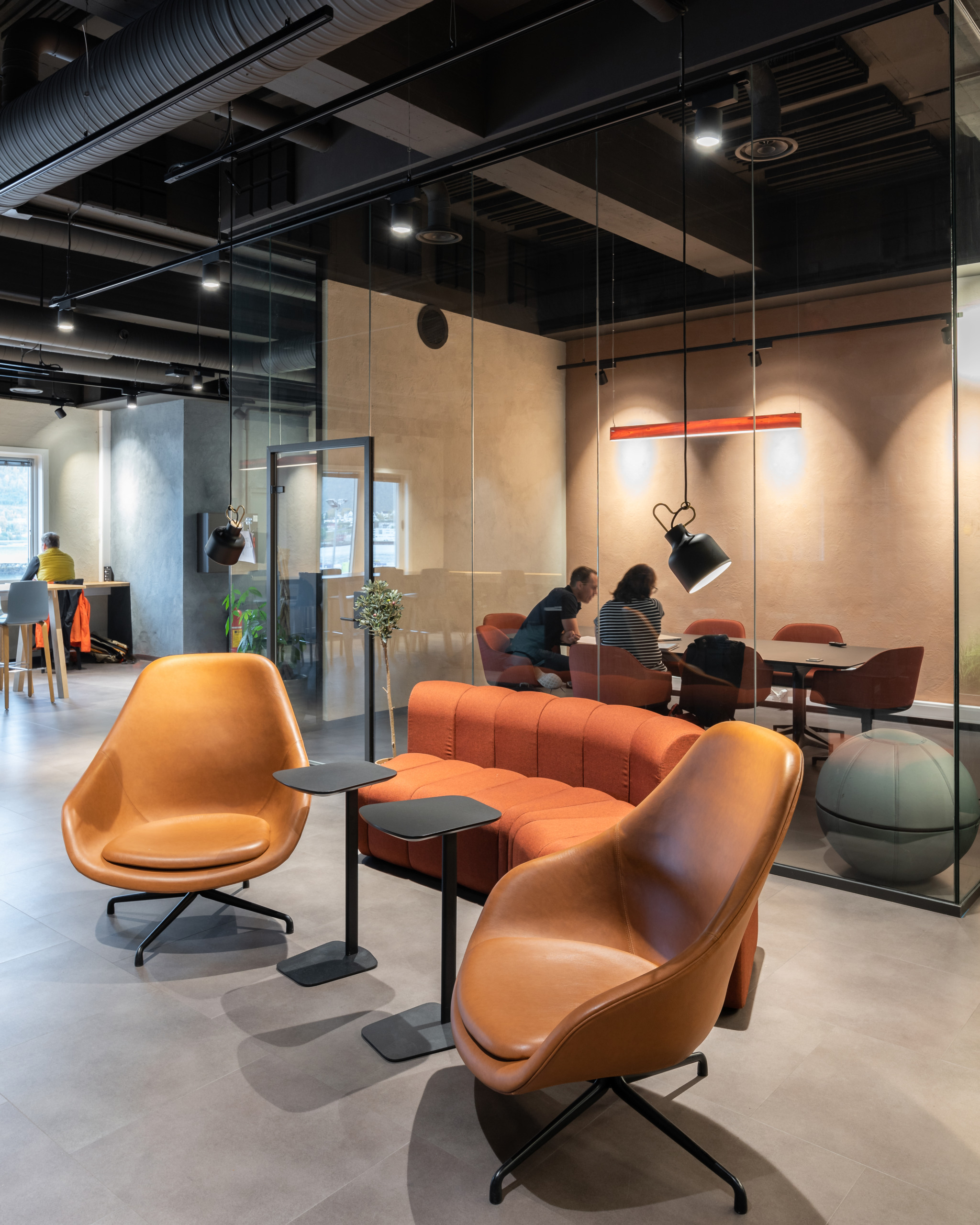 https://www.nielstorp.no/wp-content/uploads/2019/10/flow_coworking_2-scaled.jpg