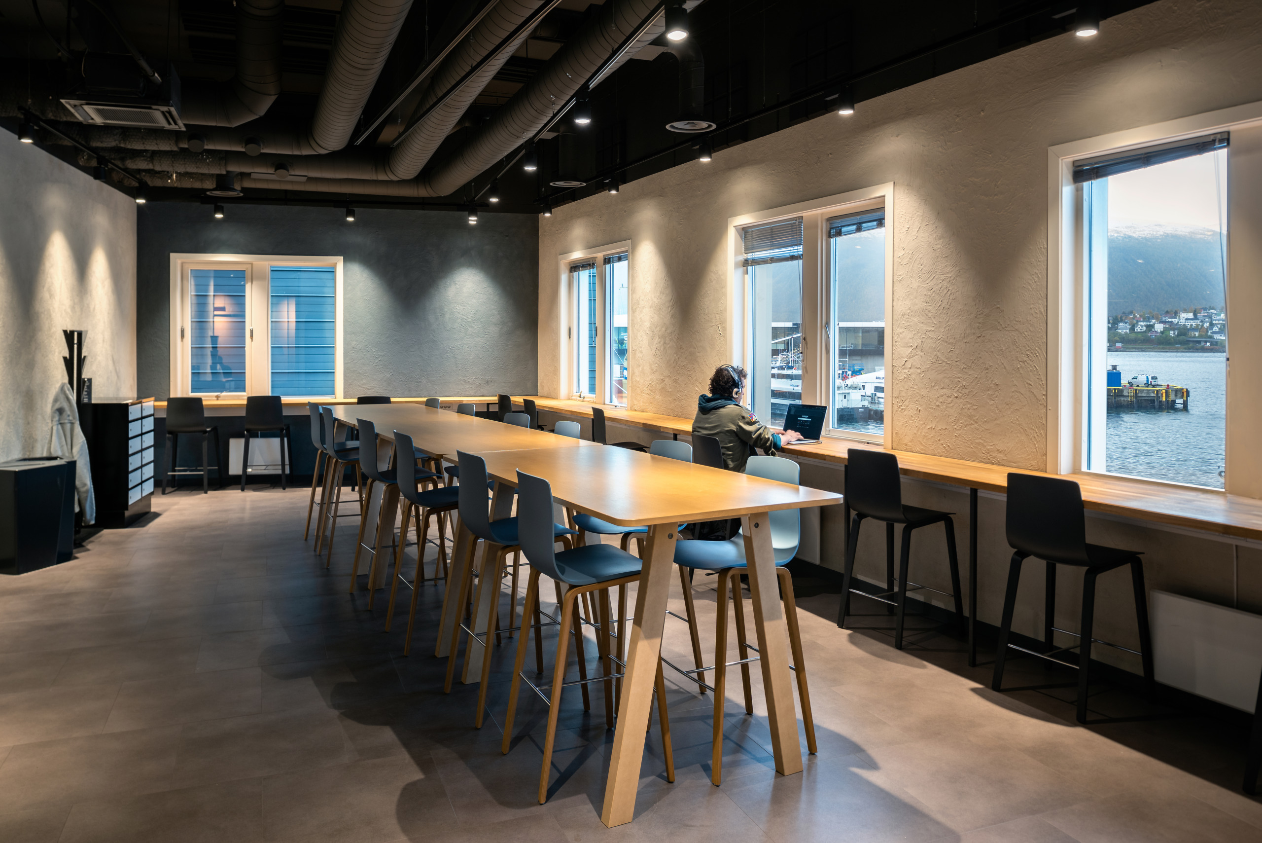 https://www.nielstorp.no/wp-content/uploads/2019/10/flow_coworking_4-scaled.jpg