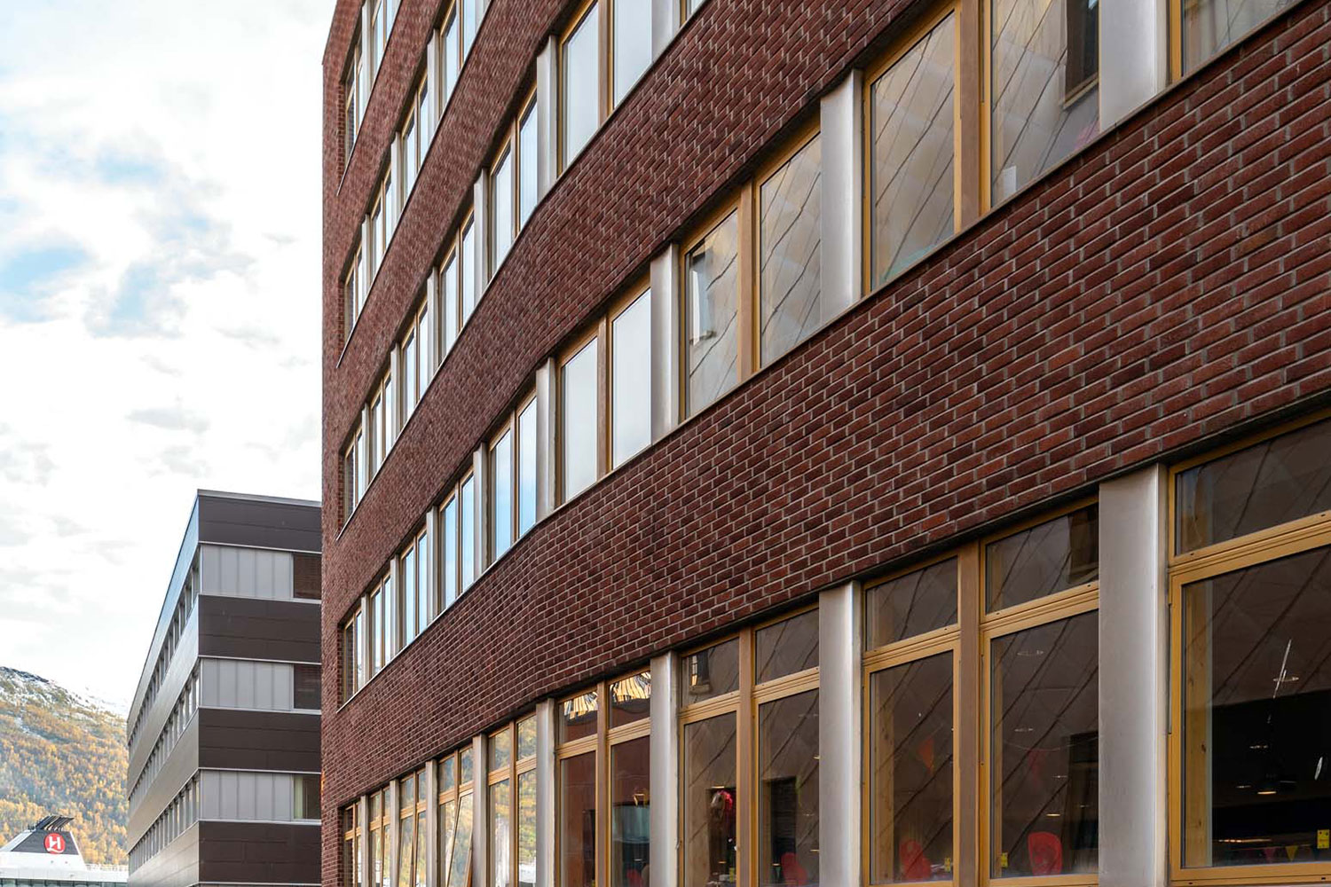 https://www.nielstorp.no/wp-content/uploads/2021/02/posthuset-–-strandgata-41-4.jpg